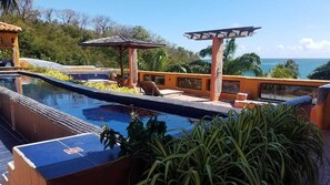 Piscine intérieure, piscine extérieure