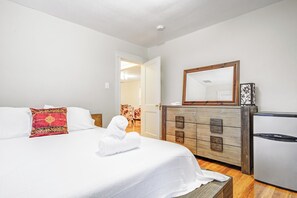 4 camere, una scrivania, ferro/asse da stiro, Wi-Fi gratuito