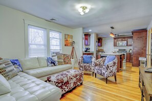 TV, caminetto, studio