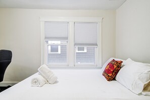 4 bedrooms, desk, iron/ironing board, free WiFi