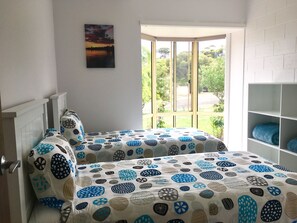 3 slaapkamers, een strijkplank/strijkijzer, gratis wifi, beddengoed
