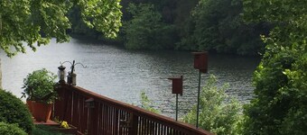 3 bedrooms Lake Front house Near Down Town & UVA