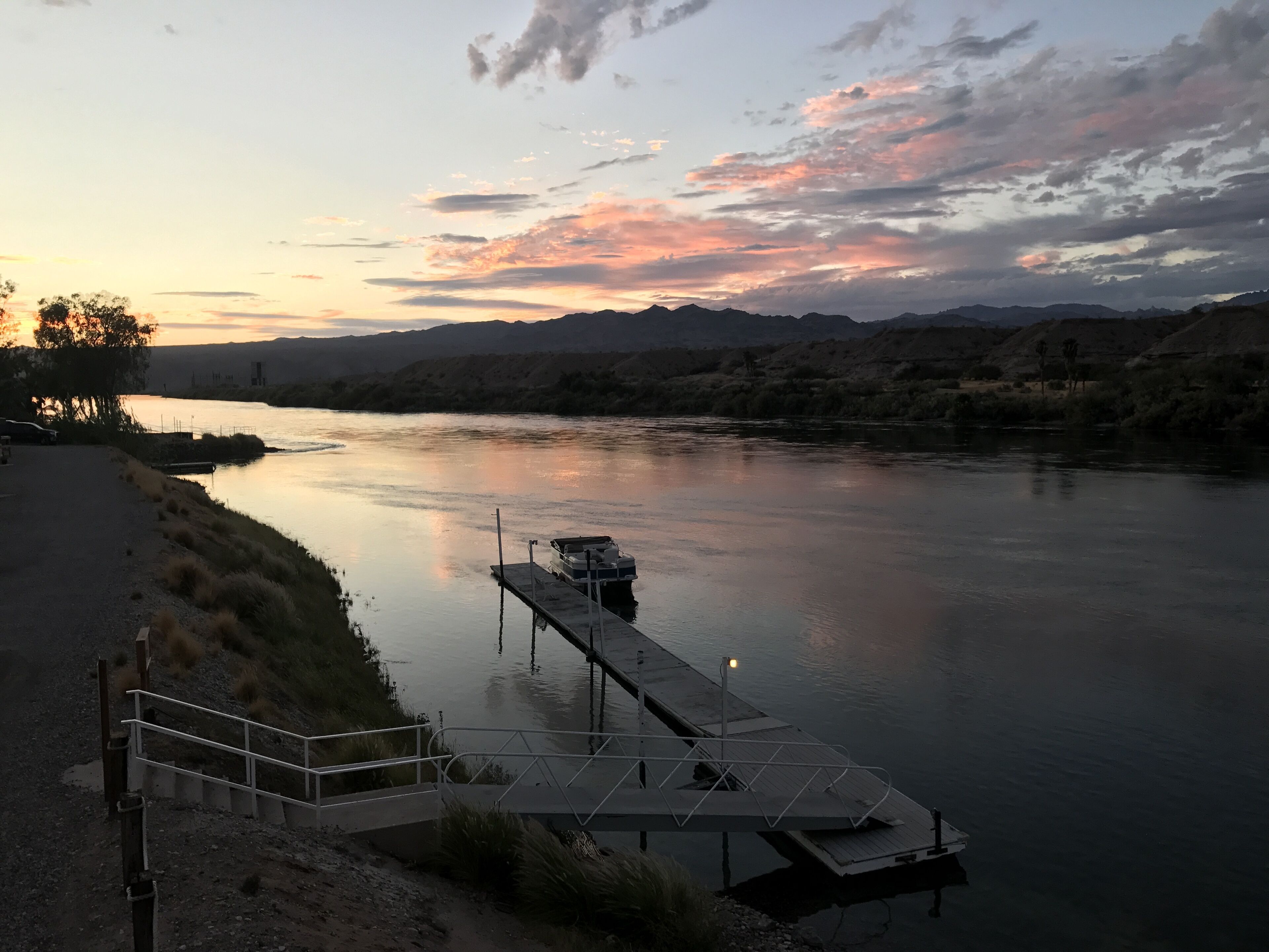 SPACIOUS ONE BEDROOM RIVERFRONT APARTMENT