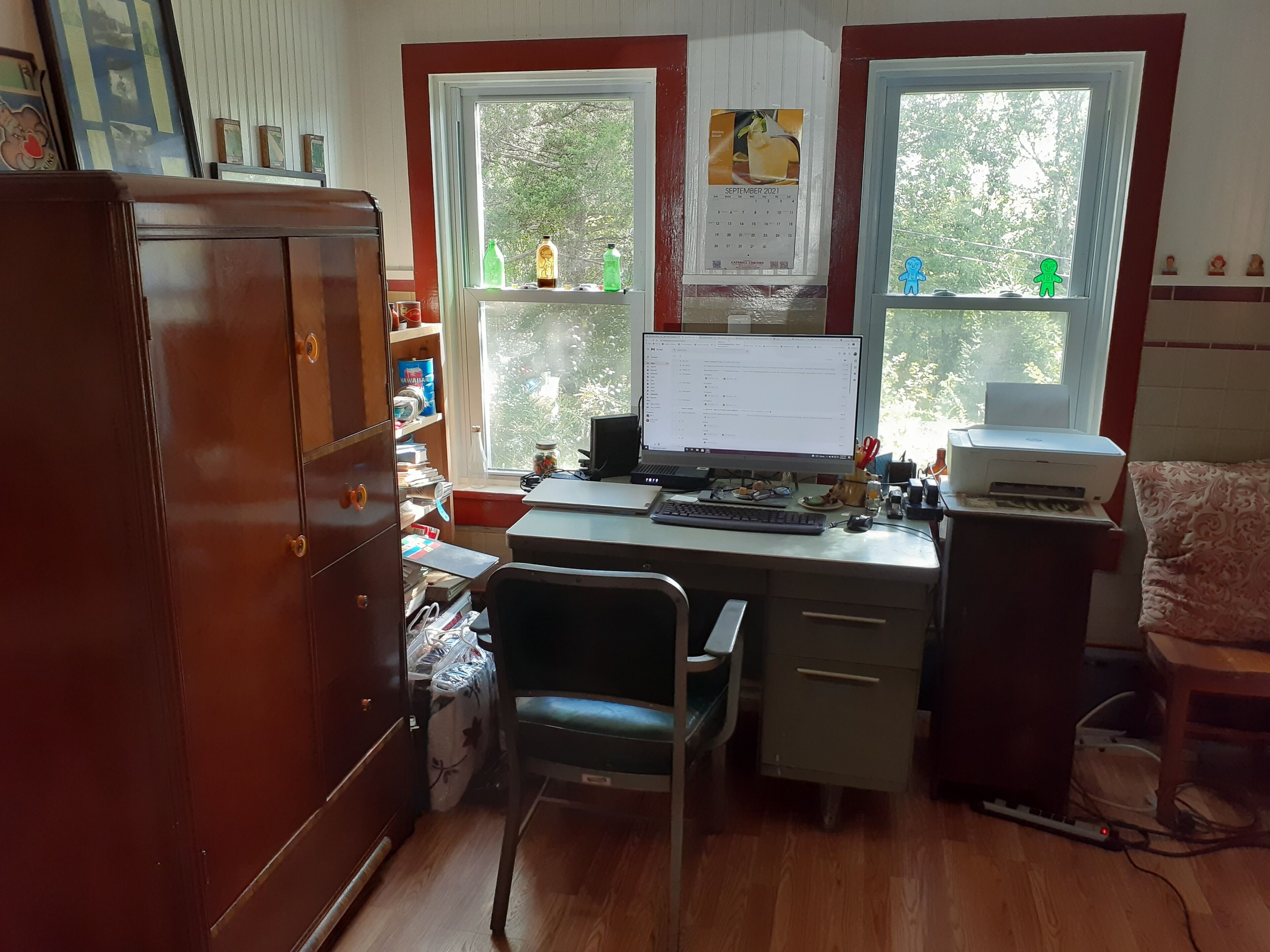 1910 Whimsical 6 bedroom, 2 bath, great porch, fireplace, spacious , near skiing