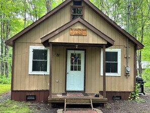 Exterior detail - Cozy cabin away from Hustle and Bustle - Woodsy, Peaceful, Tranquil! (Redfield)