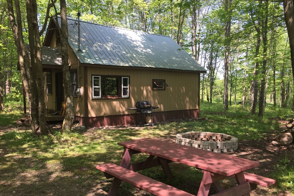 Cozy Cabin - North Osceola, NY, Camping, Relaxing, Hunting, Fishing, Woods