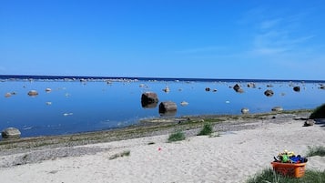 Una spiaggia nelle vicinanze