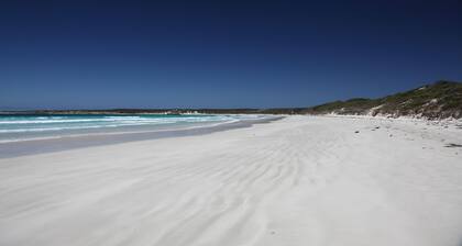 Island Time at Vivonne Bay - short walk to beach