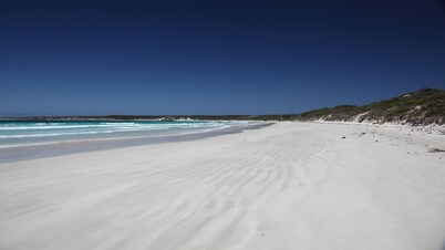 Island Time at Vivonne Bay - short walk to beach