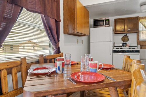 Clean and Comfortable Cabin Thirty Minutes from Mt Rushmore - In Rapid City On Canyon Lake Thirty Minutes from Mt Rushmore