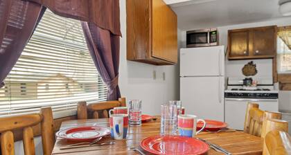 Clean and Comfortable Cabin Thirty Minutes from Mt Rushmore - In Rapid City On Canyon Lake Thirty Minutes from Mt Rushmore