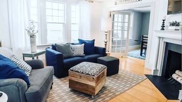 智能电视、壁炉、乒乓球