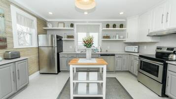 Fridge, microwave, oven, stovetop