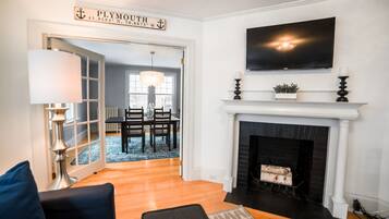 Smart TV, fireplace, table tennis