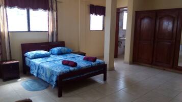 4 dormitorios, tabla de planchar con plancha, wifi gratis y ropa de cama