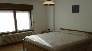 1 chambre, fer et planche Ă repasser, Wi-Fi, draps fournis