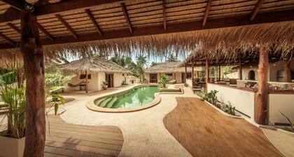 2 Private Tropical villas, 10 bedrooms, Event & Yoga space, for + 20 guests!