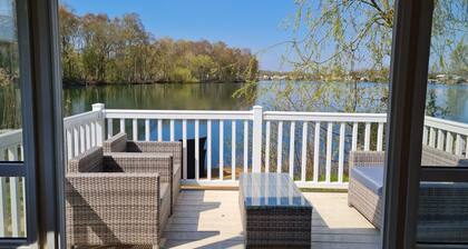 Picturesque Lakeside 6 Berth Caravan with a private fishing peg