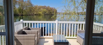 Picturesque Lakeside 6 Berth Caravan with a private fishing peg