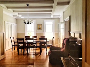 Dining - Niagara Falls . Canada. Vacation Home (Niagara Falls)