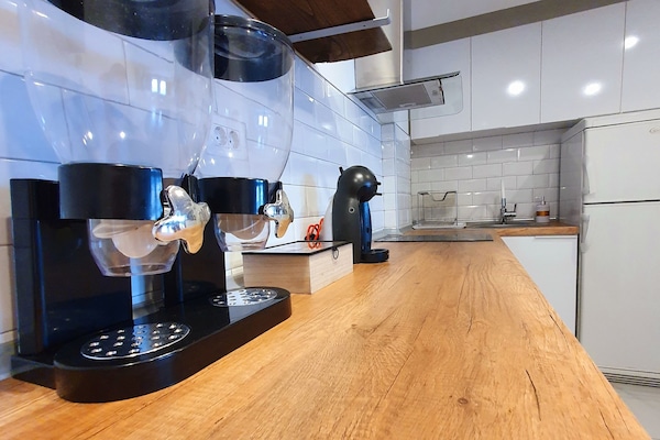 Kjøleskap, mikrobølgeovn, ovn og kokeplater