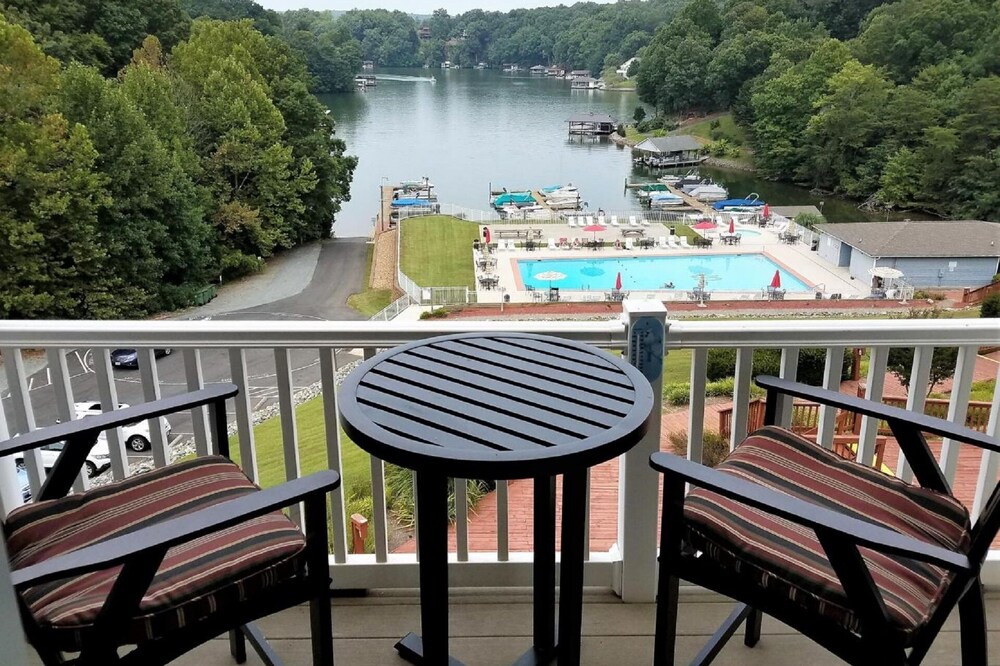 Beautiful Penthouse Condo With Amazing Smith Mountain Lake View