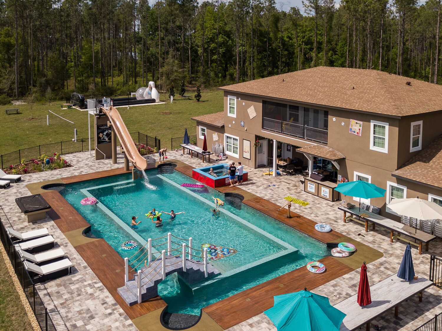 15 Bedrooms On 10 Private Acres w/ Enormous Pool, Lazy River, & FAST Waterslide!