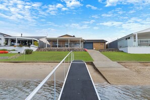 Property grounds - Holiday House on Hibbard Canal (Port Macquarie)