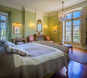 16 bedrooms, Internet, bed sheets