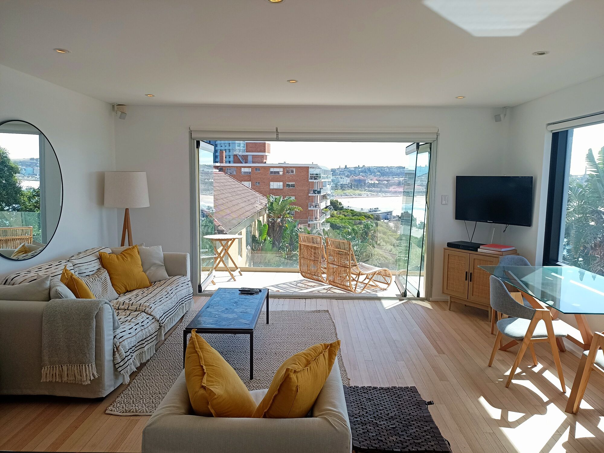 Sweeping Ocean Views - Bondi Beach - 2 bedrooms + parking — image 4