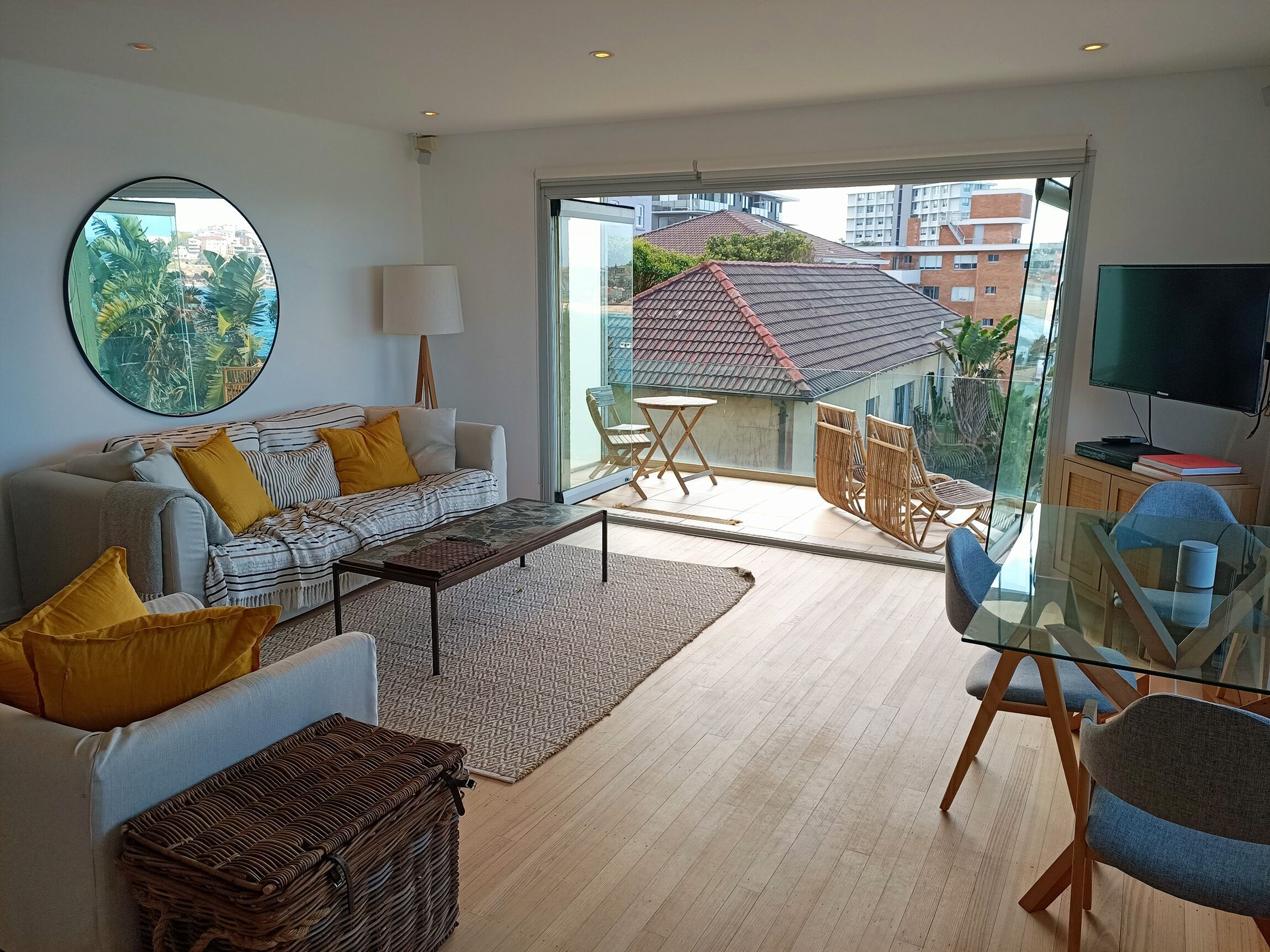 Sweeping Ocean Views - Bondi Beach - 2 bedrooms + parking — image 7