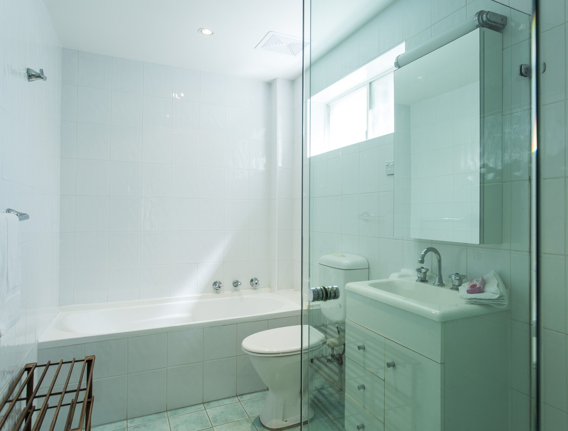 Sweeping Ocean Views - Bondi Beach - 2 bedrooms + parking — image 12