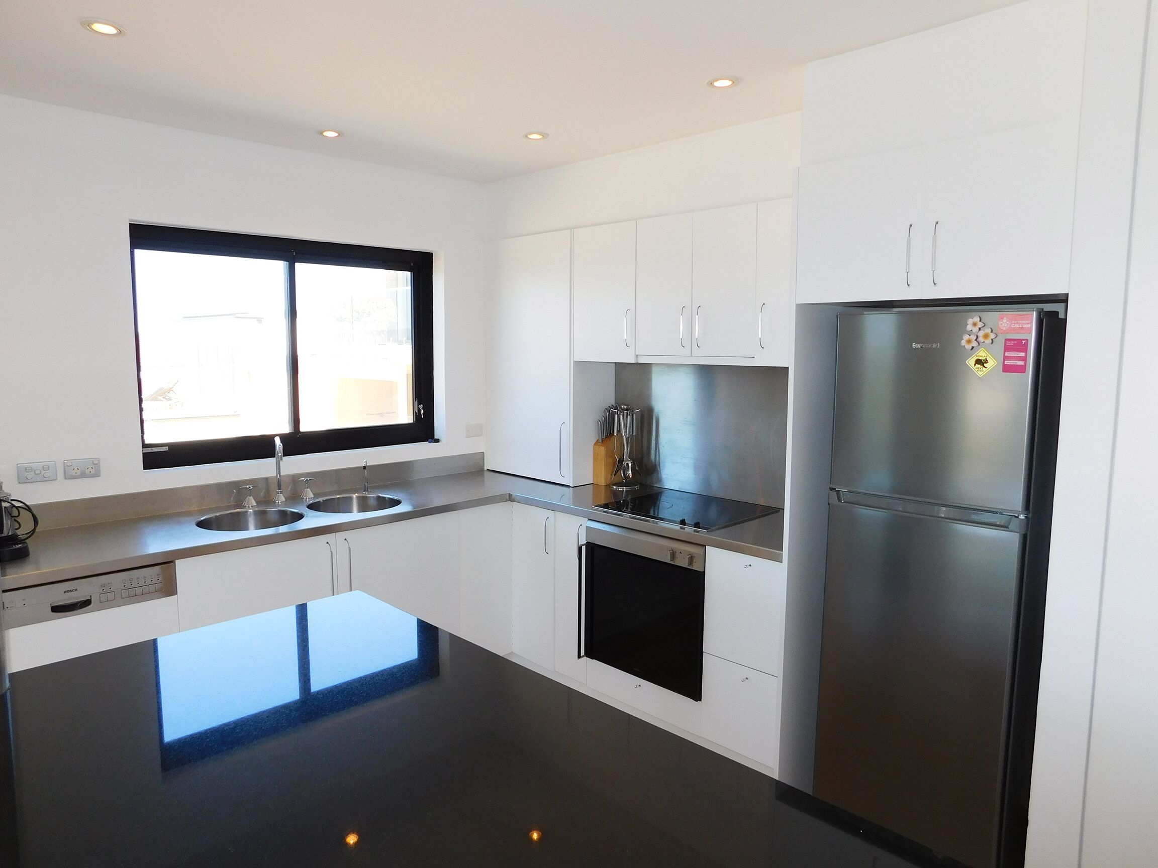 Sweeping Ocean Views - Bondi Beach - 2 bedrooms + parking — image 5
