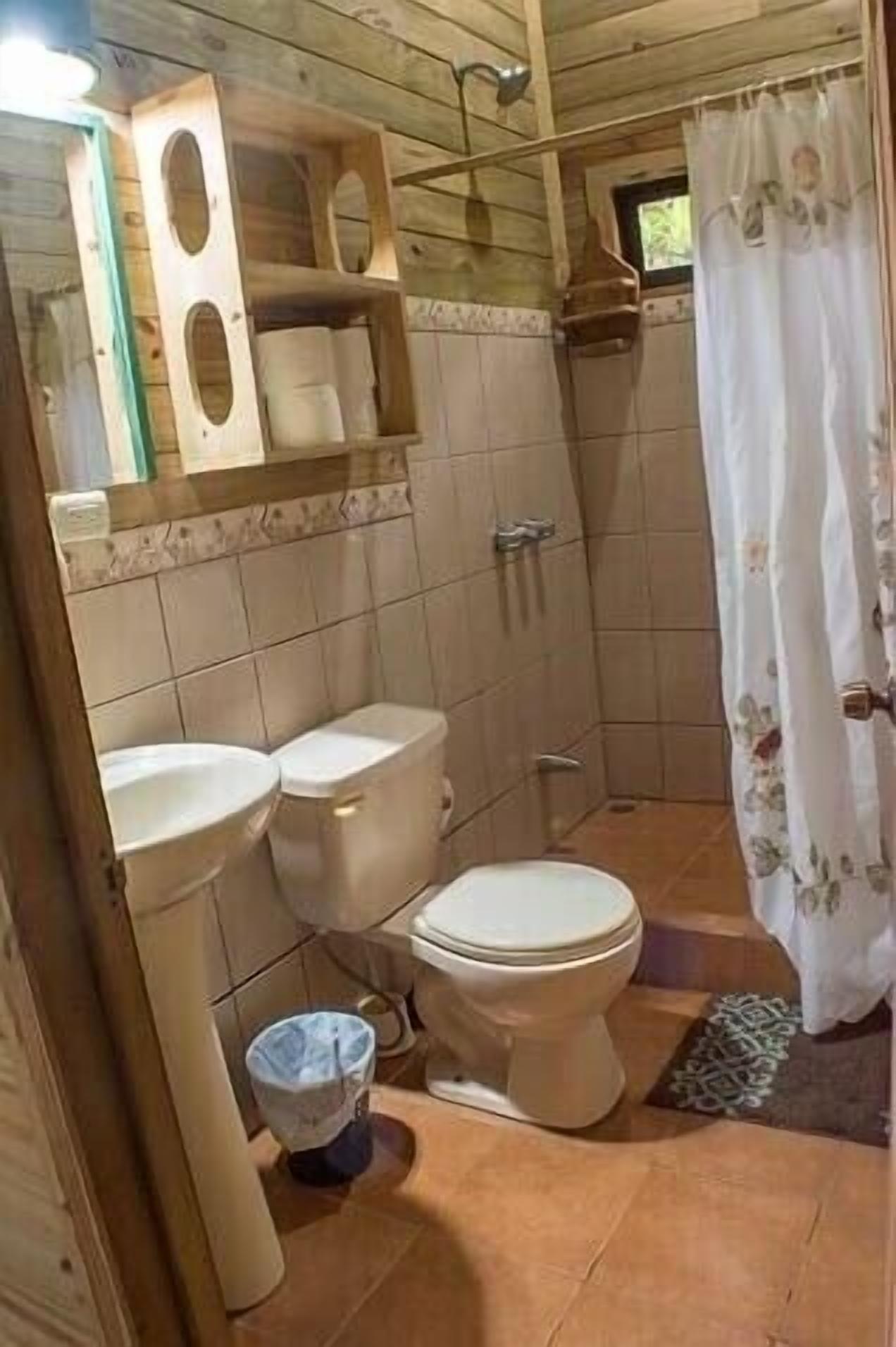 Jungle and river view cabin., lowest nightly rates!!