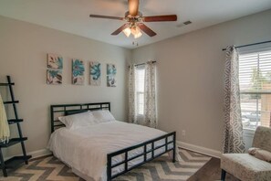 3 bedrooms, iron/ironing board, free WiFi, bed sheets - July Fun! Happy & Chill in West Nashville! (Nashville)