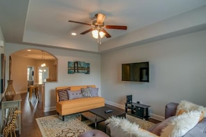 Smart TV - July Fun! Happy & Chill in West Nashville! (Nashville)