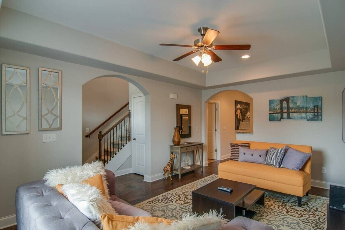 Happy & Chill in West Nashville!