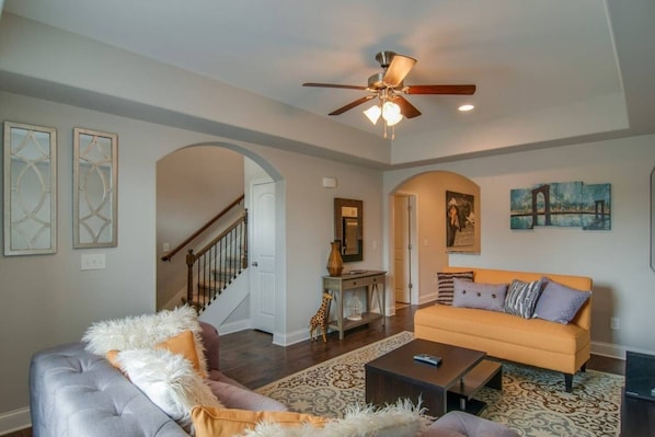 Smart TV - July Fun! Happy & Chill in West Nashville! (Nashville)