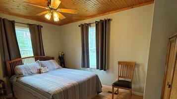 2 bedrooms, desk, iron/ironing board, free WiFi