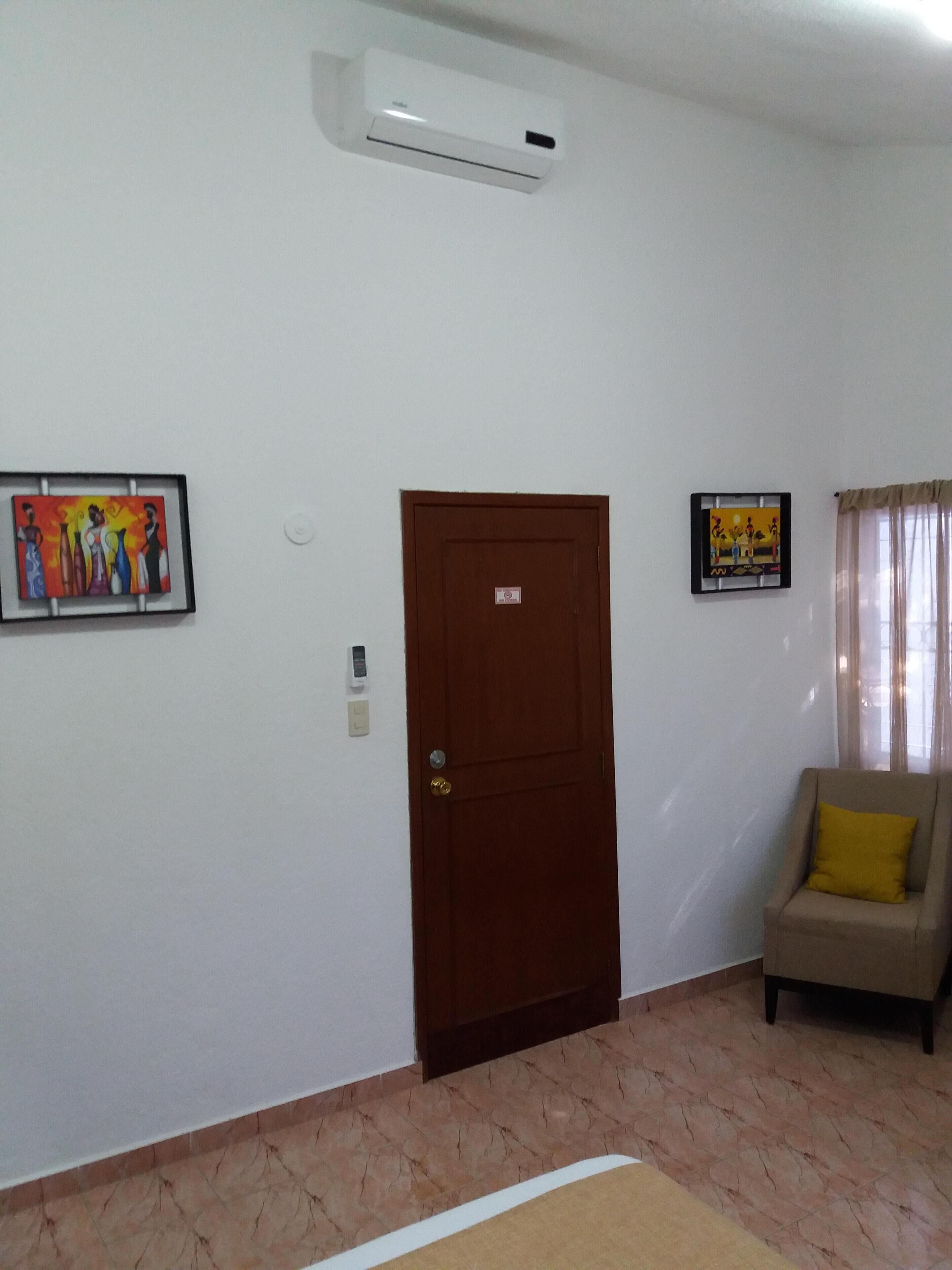 Room in Residential zone Cancun at 10 minutes from the beach!