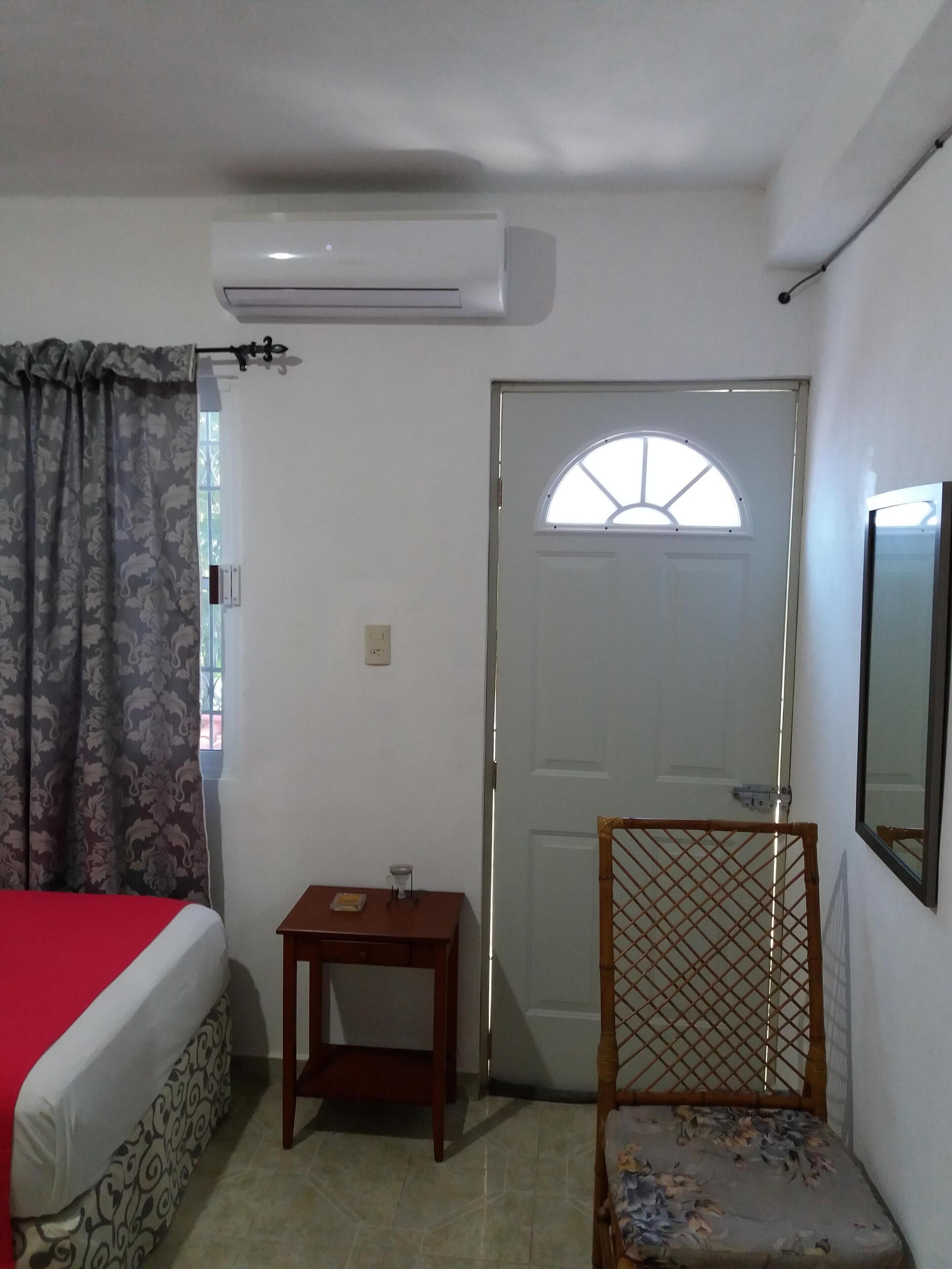 Room in Residential zone Cancun at 10 minutes from the beach!