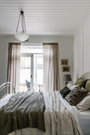 3 bedrooms, iron/ironing board, travel cot, free WiFi