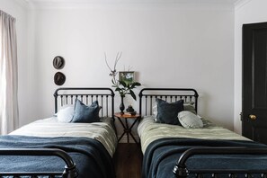 3 slaapkamers, een strijkplank/strijkijzer, reisbedje, gratis wifi