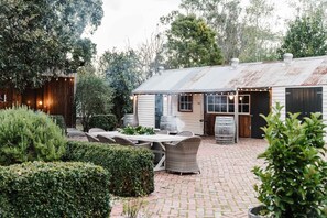 تناول الطعام بالخارج