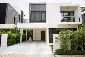 Exterior - Luxury 4 Bedroom Villa in Laguna Park (Phuket)