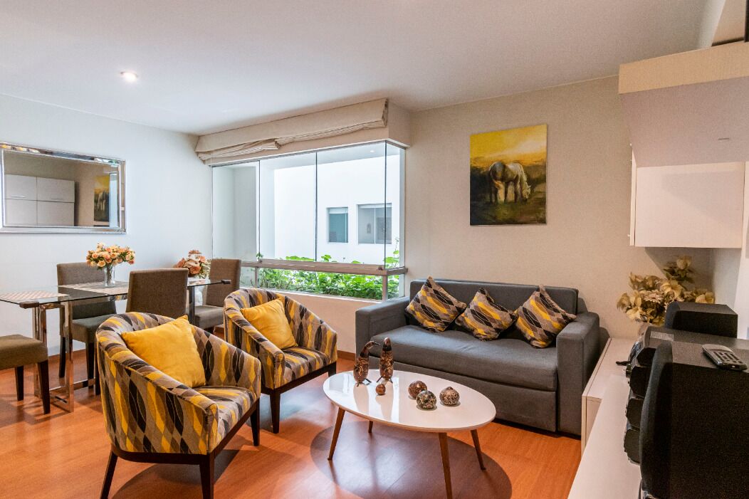 Télévision, livres, chaîne hi-fi