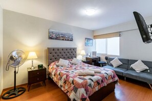 2 bedrooms, desk, iron/ironing board, free WiFi