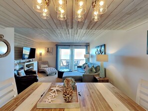 تلفزيون بشاشة مسطحة