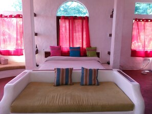 4 Schlafzimmer, Schreibtisch, Bügeleisen/Bügelbrett, WLAN