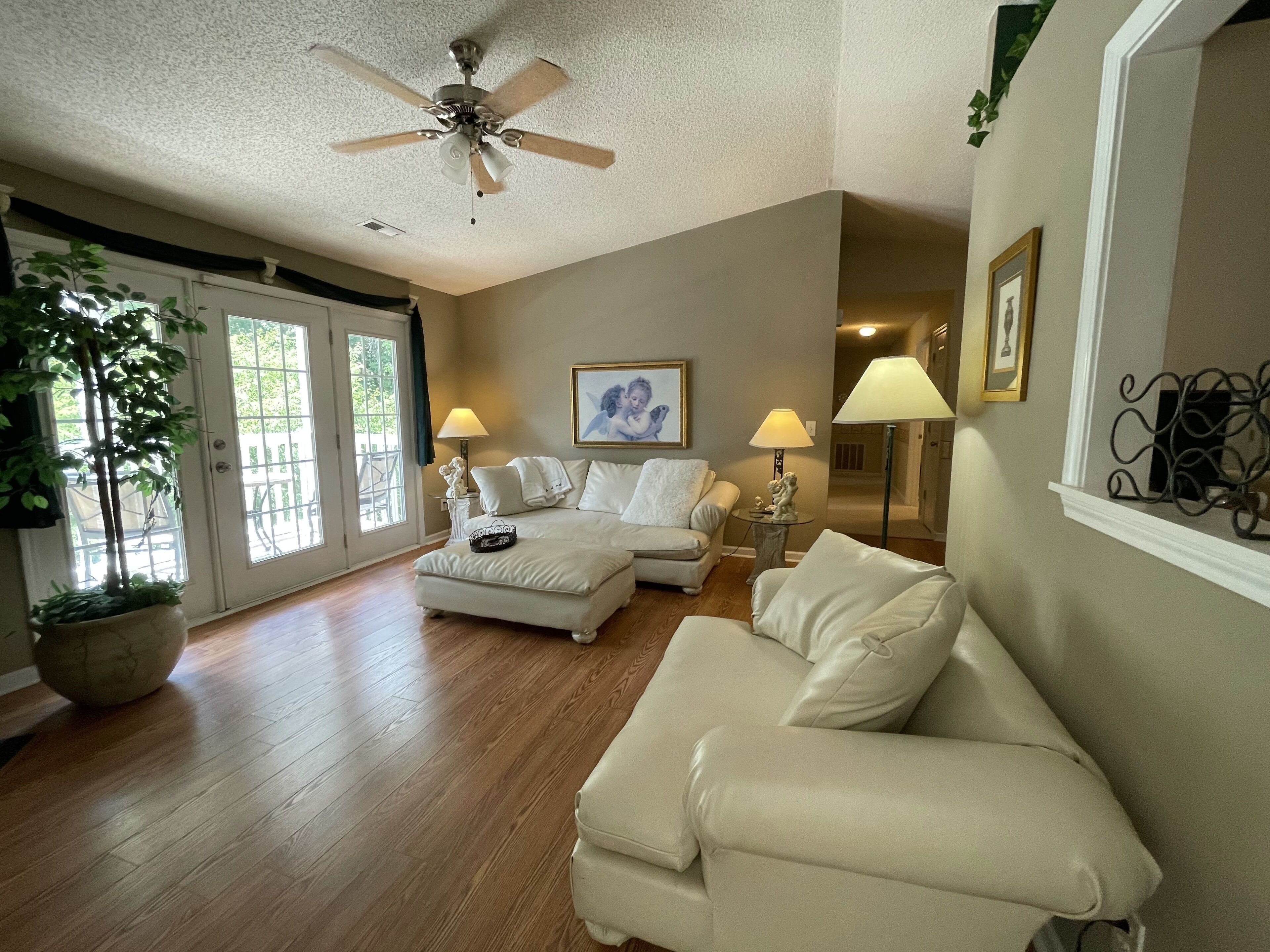 Fully Furnished Condo with Leather Living, Media, kitchenware and linens